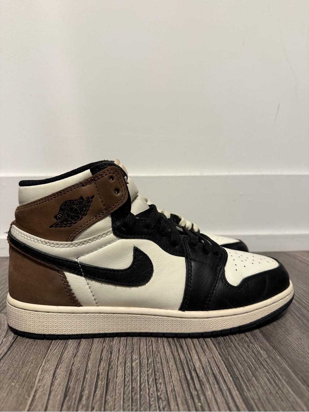 Air Jordan 1 Retro High Dark Mocha